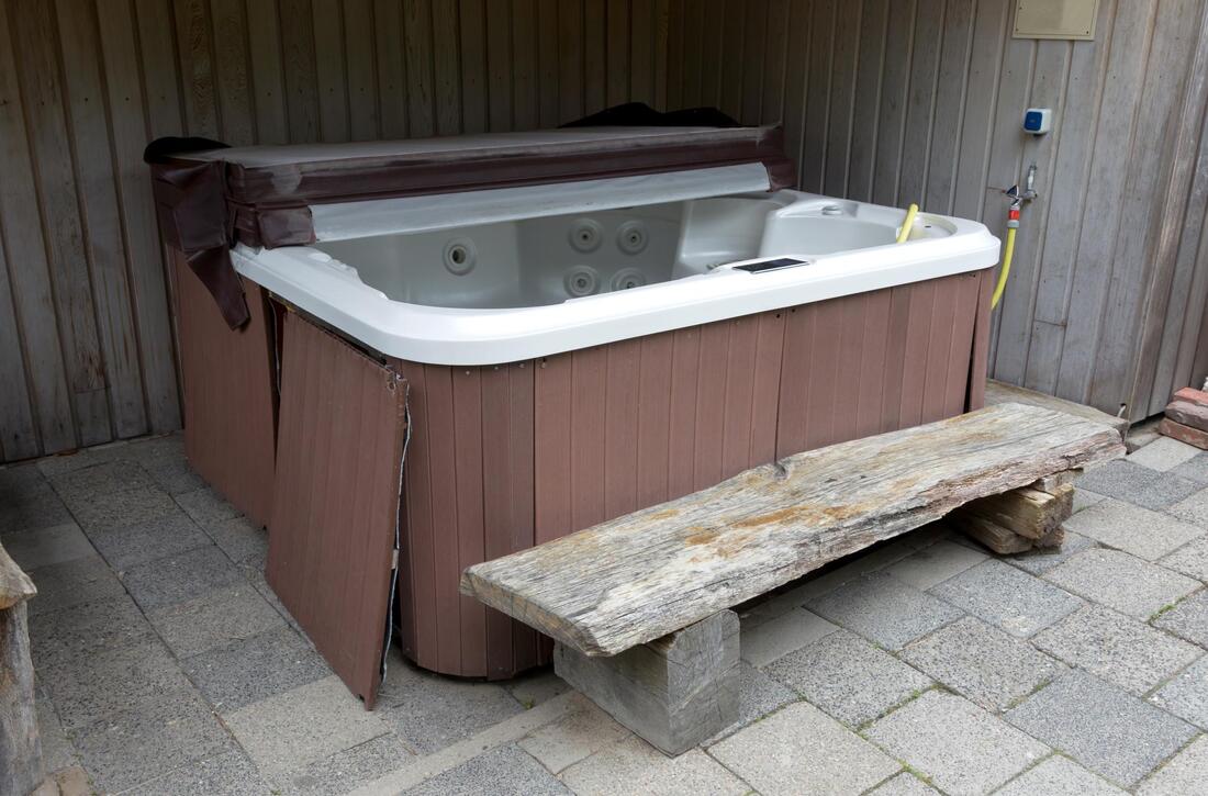 a dirty old hot tub